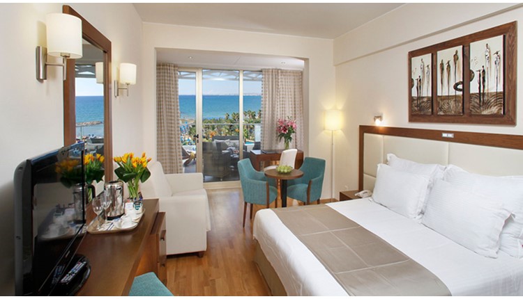 The Golden Bay Beach Hotel, Кипр